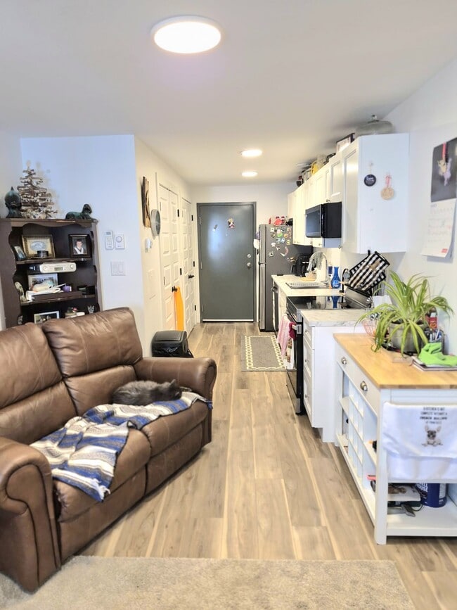 Building Photo - 2 Bed / 1 Bath Apartment for Rent