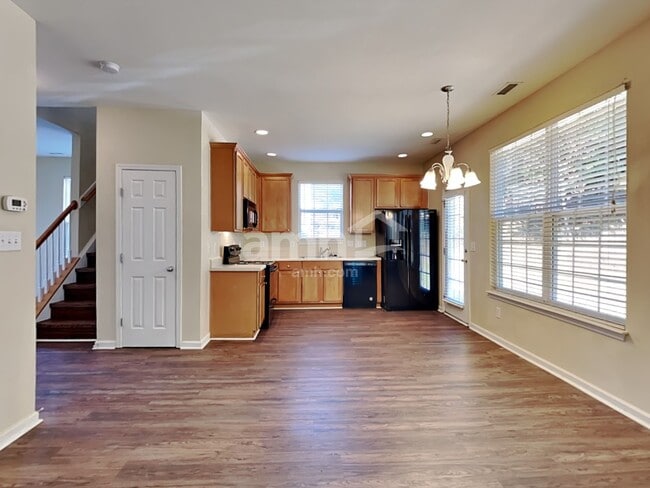 Foto del edificio - 5716 Running Fox Ln