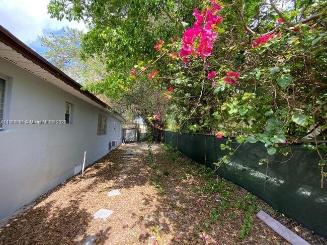 Building Photo - 1319 NW 68th St