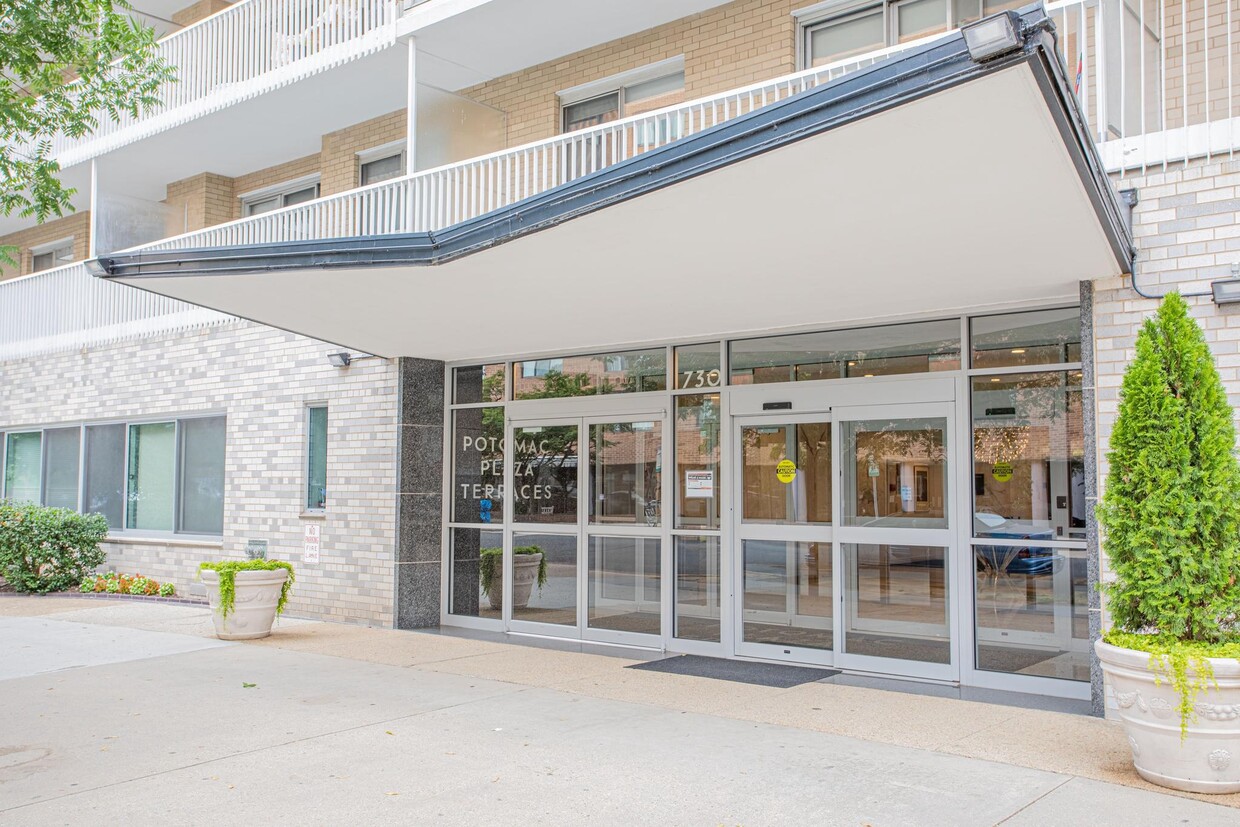 Foto principal - 730 24th St NW