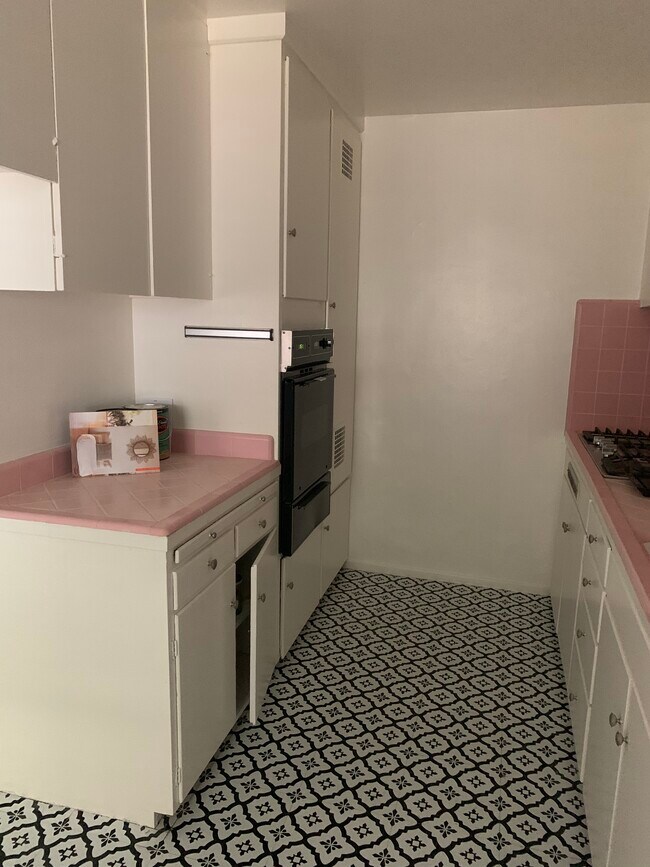Kitchen - 1853 Alpha Rd