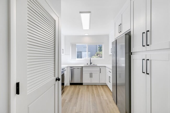 Interior Photo - 18545 Clark Street