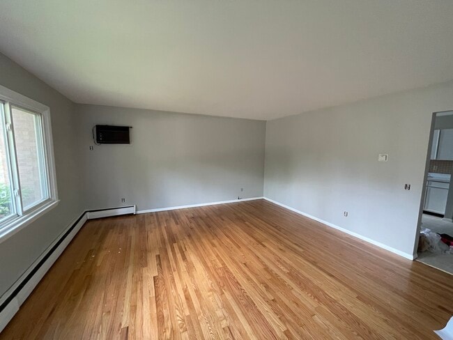 Living room - 707 W Main St