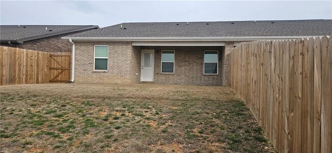 Building Photo - 523 NW 68th Ave