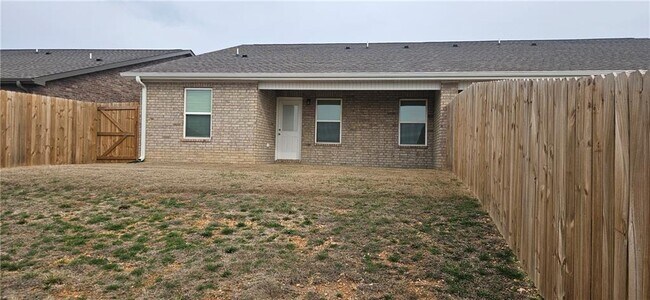 Foto del edificio - 523 NW 68th Ave