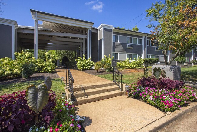 Entrada a Belmont Place - Belmont Place Apartments