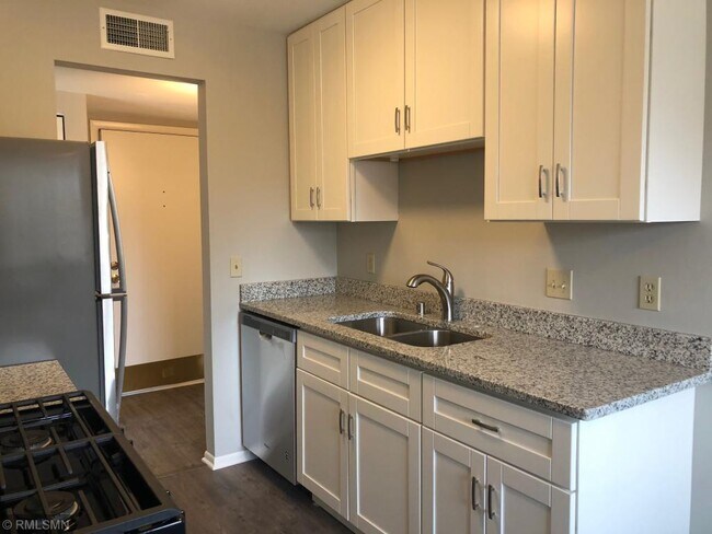 Foto del edificio - 2200 W 98th St