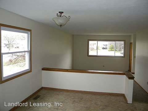 Building Photo - 220 Windsor Dr