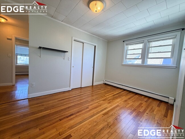 Building Photo - 12-14 Richardson Unit 3