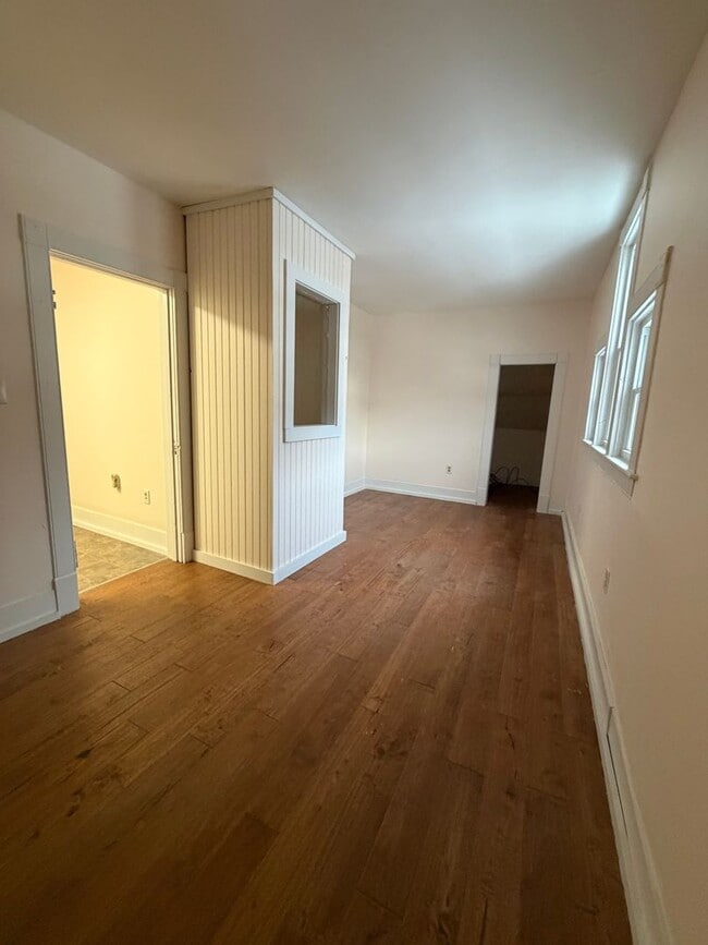 Building Photo - 139 Broadway