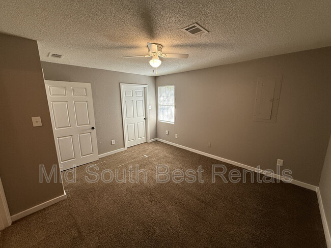 Building Photo - 3651 Edgefield Dr