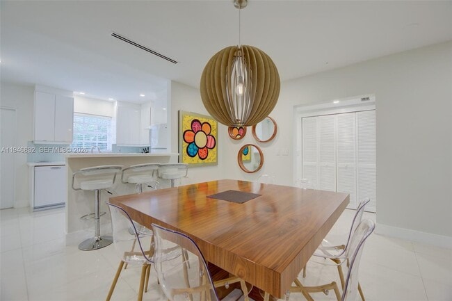 Building Photo - 1125 99th St