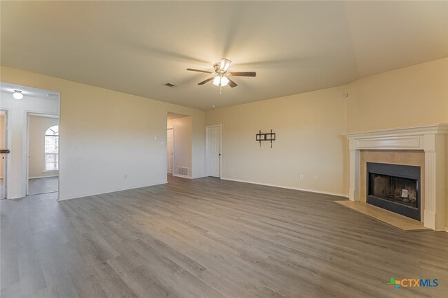 Foto del edificio - 5001 Bridgewood Dr