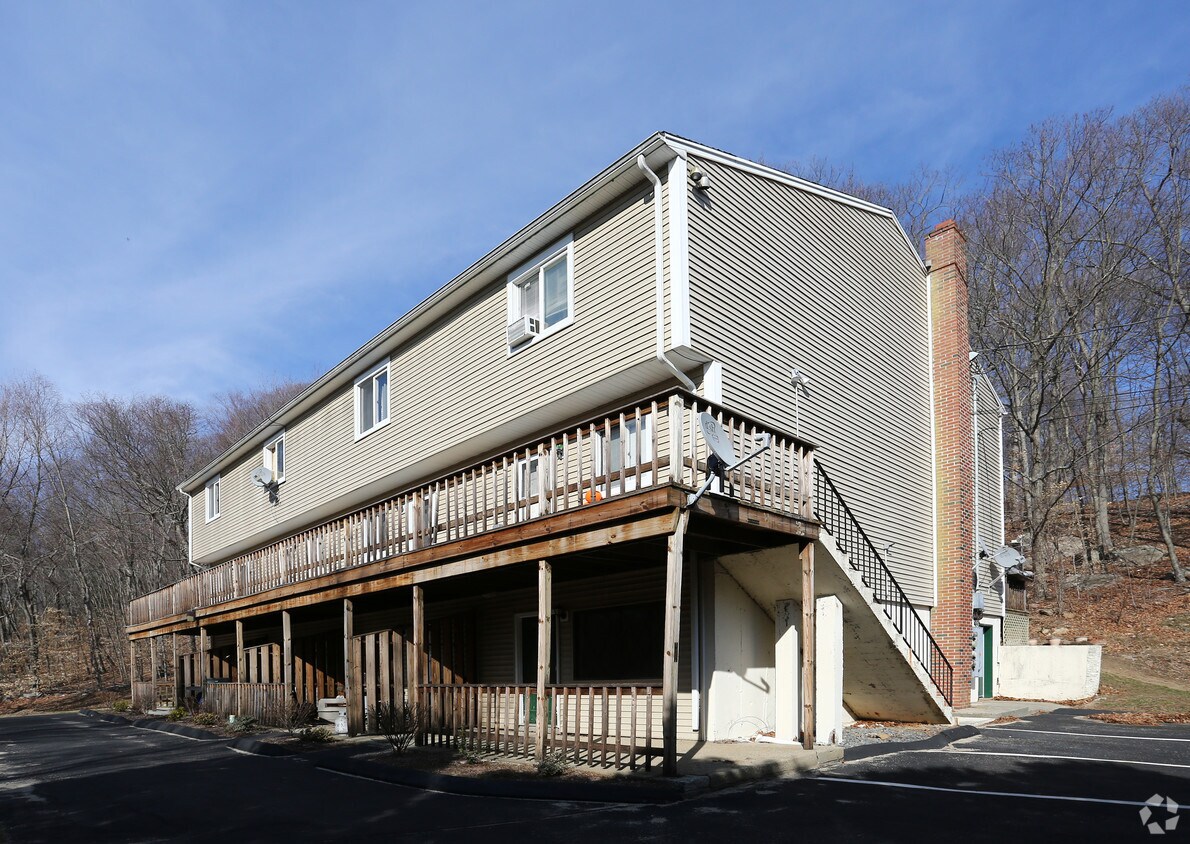 12 Platoz Dr, Uncasville, CT 06382 Apartments in Uncasville, CT