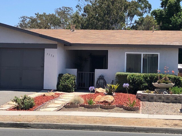Foto del edificio - Adorable Oceanside Attached Home Ready Now!