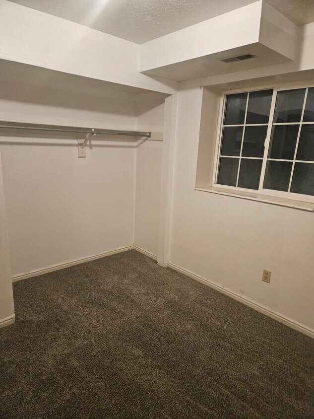 Building Photo - 5565 Hunter Dr
