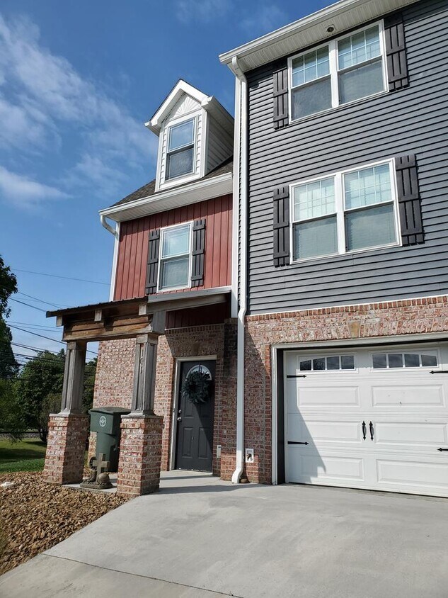 Primary Photo - 103 Smartview Ln