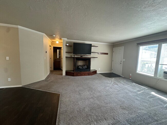 Building Photo - 3 Bedroom in Myrtle Creek