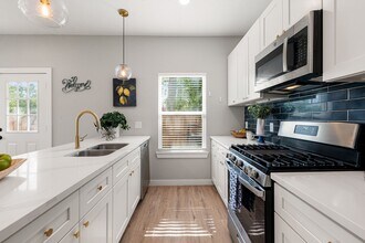 Building Photo - 8357 Tate St