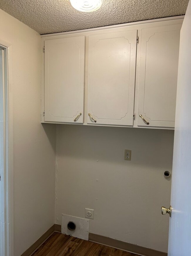 Building Photo - (894) 5th Ave Tri-Plex - 2 Bedroom / 1.5 Bathroom