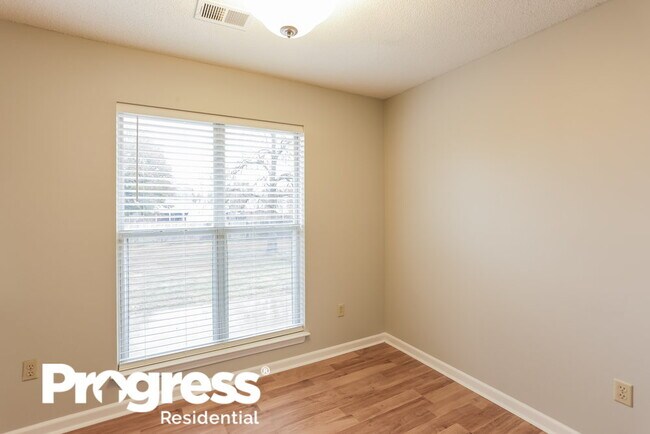 Foto del edificio - 5850 Waverly Dr