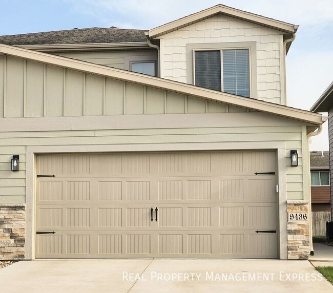 Building Photo - 3 Bedroom 2.5 Bathroom Townhome