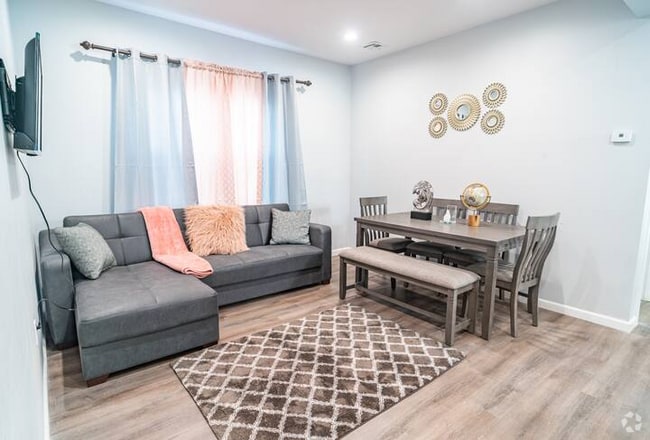 Building Photo - 135 Fabyan Pl