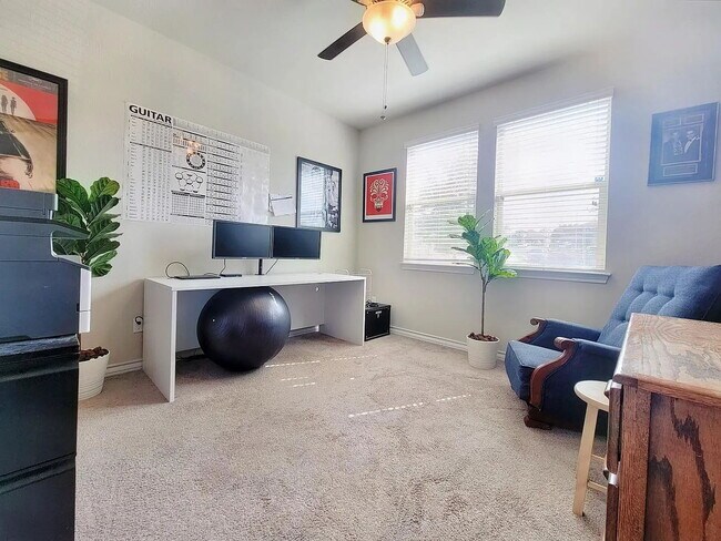 Foto del edificio - 365 Mary Max Cir