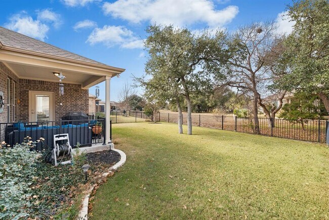 Foto del edificio - 704 Archer Ln