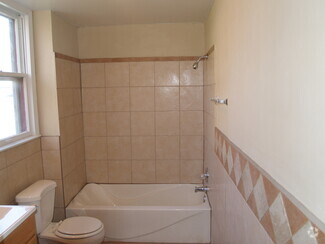 Building Photo - 559 Bellows St