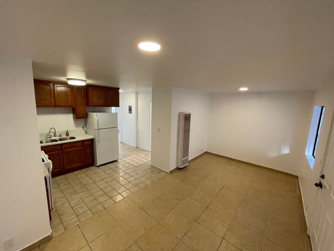 KITCHEN/LIVING ROOM - 741 N St Andrews Plz
