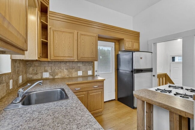 Building Photo - 924 N Mason St