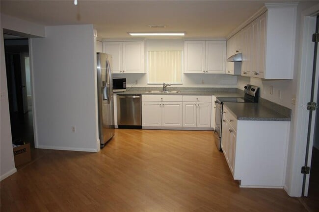 Building Photo - 10241 Regency Park Blvd