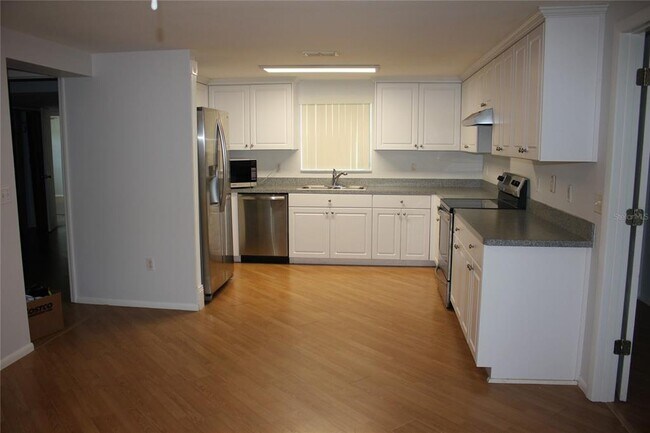 Foto del edificio - 10241 Regency Park Blvd