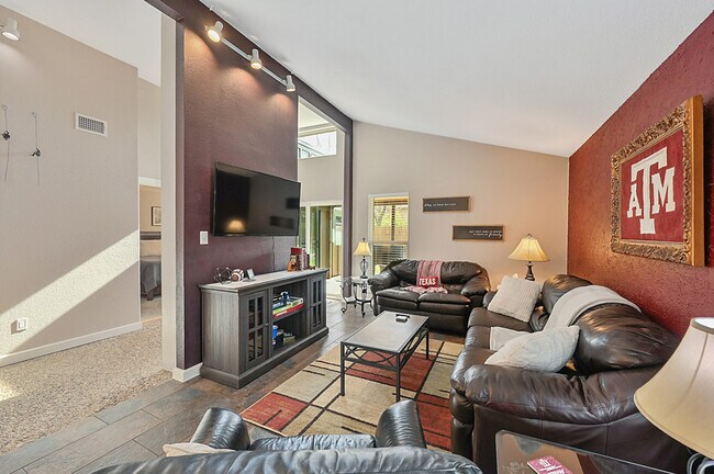 Foto del edificio - 1409 Clement Ct