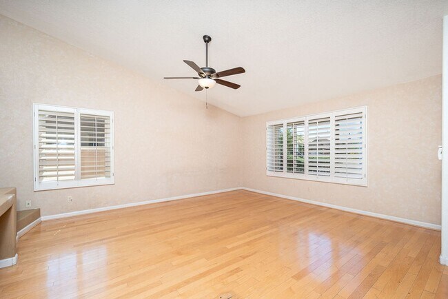 Building Photo - Charming 3-Bedroom Home with Stunning Outd...