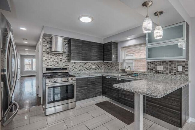 Building Photo - 2702 N 74th Ave