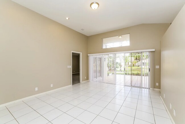 Foto del edificio - 7661 Stirling Bridge Blvd N