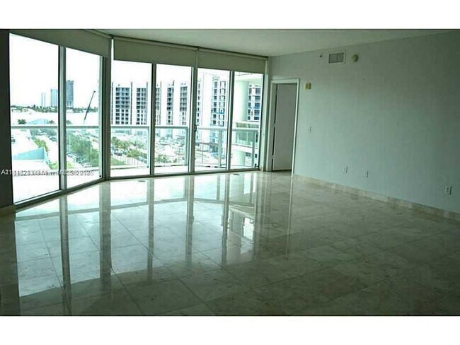 Foto del edificio - 3131 NE 188th St