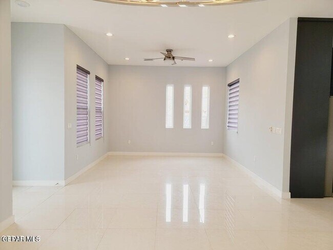 Foto del edificio - 4203 Tarek Ln