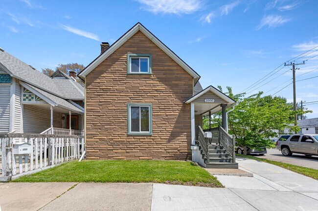 Building Photo - 3553 Bagley St