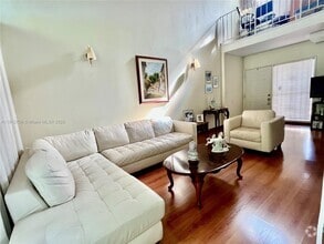 Building Photo - 9137 Fontainebleau Blvd