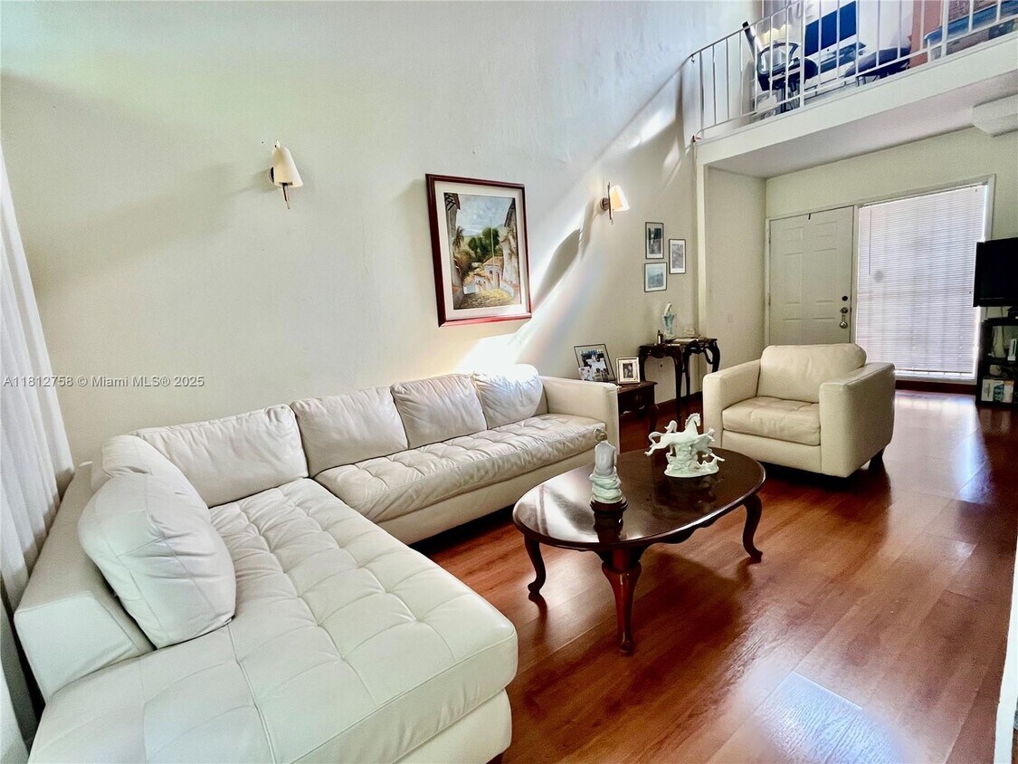 Foto principal - 9137 Fontainebleau Blvd