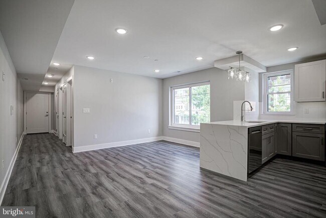 Foto del edificio - 540 S 52nd St