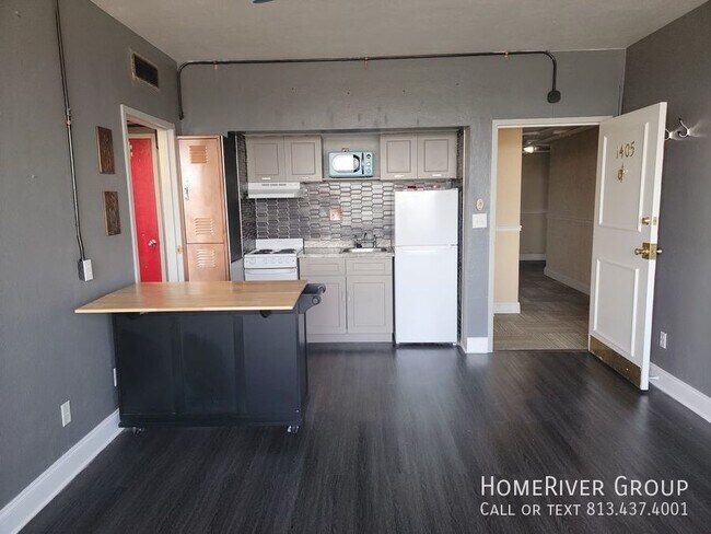 Building Photo - Eclectic Artist loft 1 bedroom