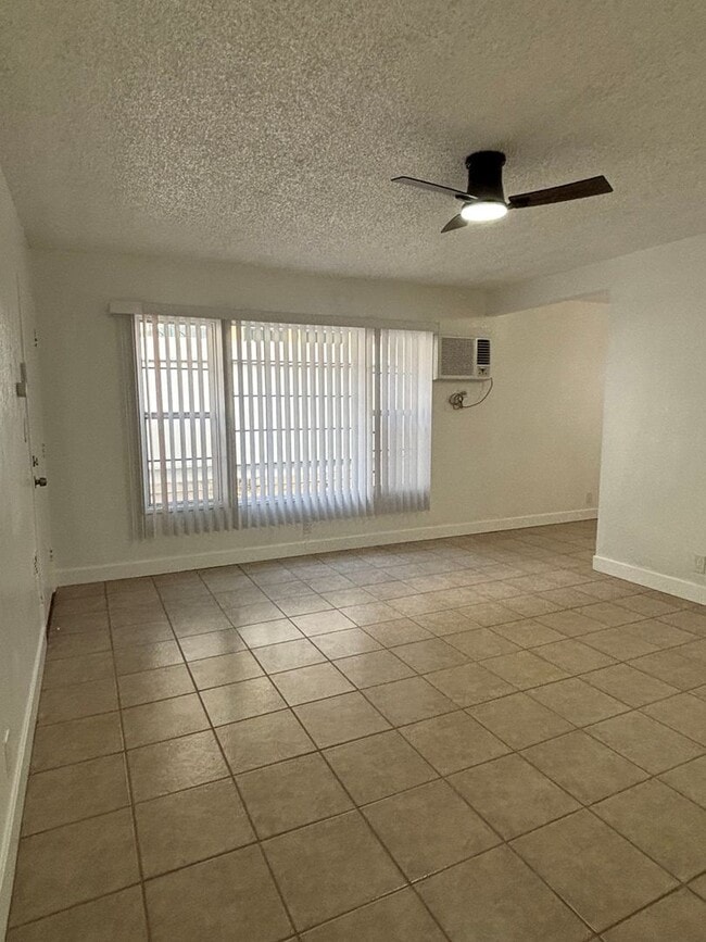 Building Photo - Charming 2 Bedroom Long Beach Apartment - Close to PCH!