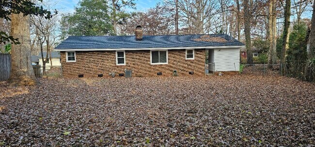 Foto del edificio - 2701 Patrick Rd