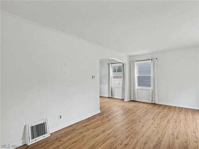Foto del edificio - 329 Pierce Ave