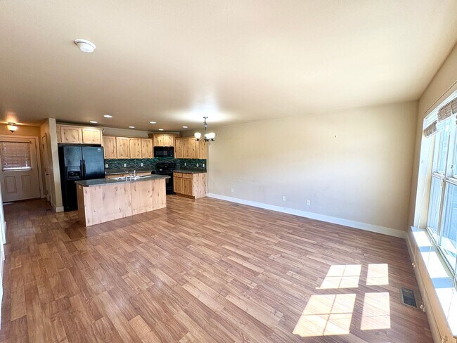 Foto del edificio - Beautiful West End Townhome – Spacious & M...