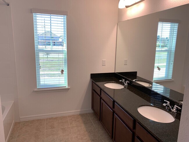 Foto del edificio - Spacious 4 Bedroom House - Oakland Trails